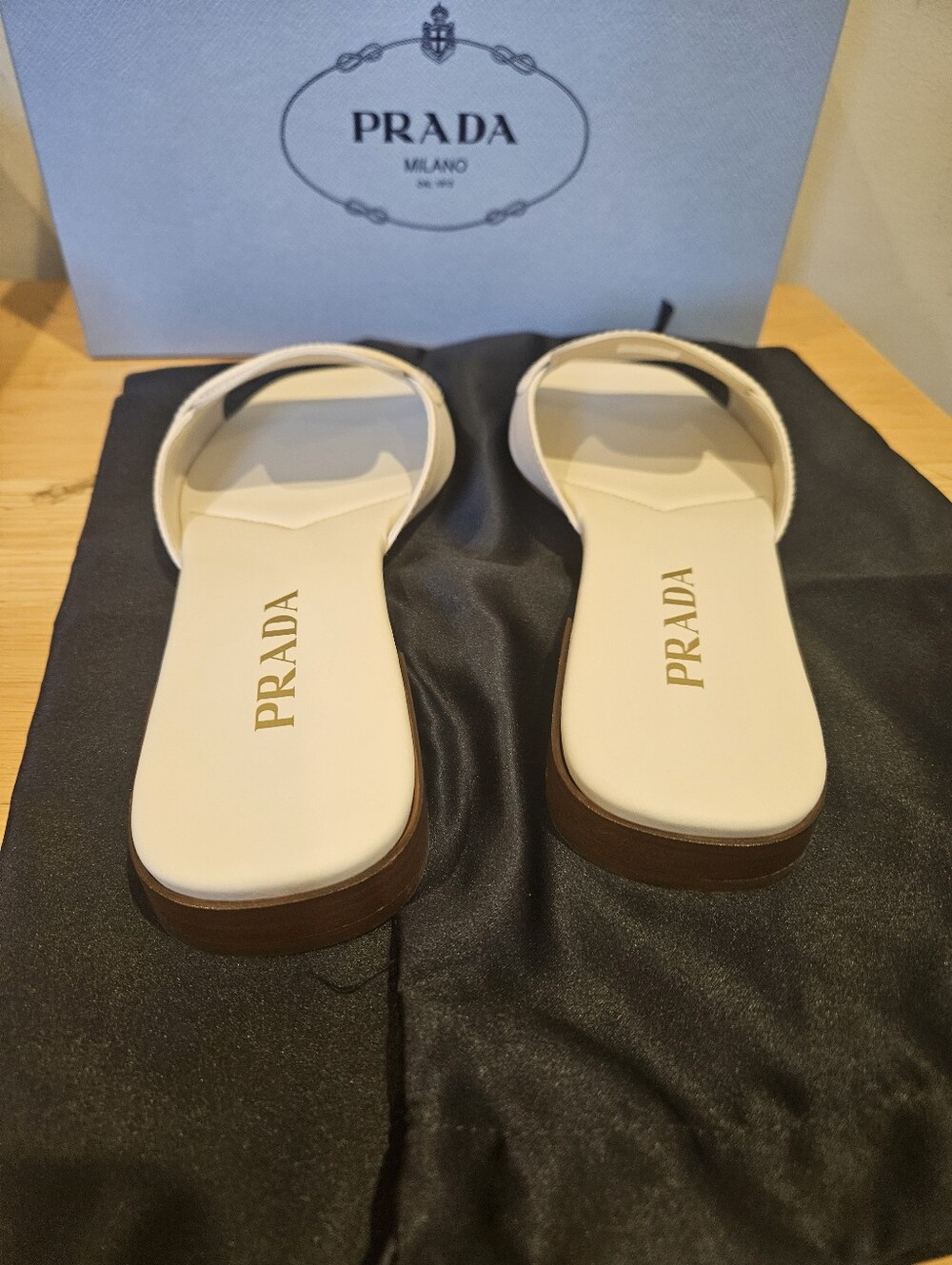 $1,100 Prada Leather Slide Sandals White Gold Logo-Stamp EU 38.5 US 8.5 BNIB - Picture 10 of 10